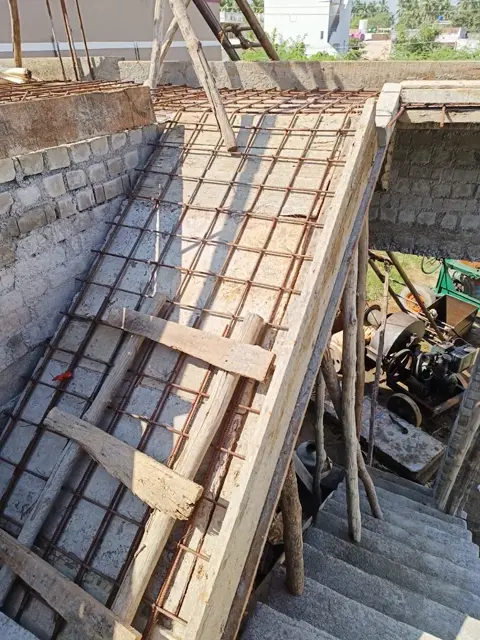 Reinforcement and shuttering for a staircase slab